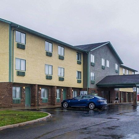 Quality Inn Стритсборо Экстерьер фото