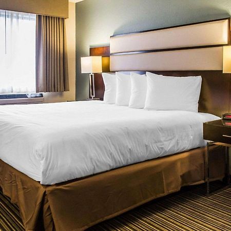 Quality Inn Стритсборо Экстерьер фото