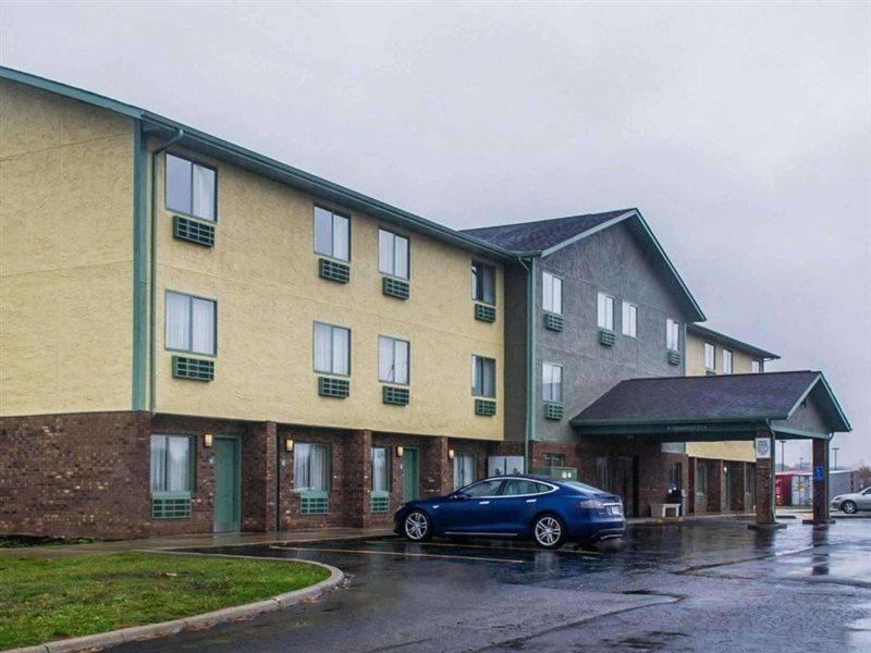 Quality Inn Стритсборо Экстерьер фото