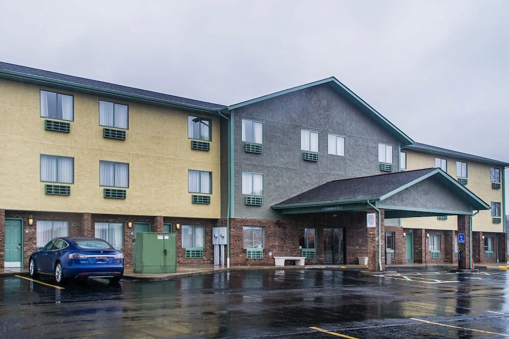 Quality Inn Стритсборо Экстерьер фото