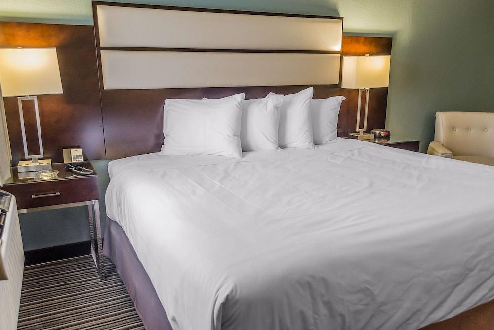 Quality Inn Стритсборо Экстерьер фото