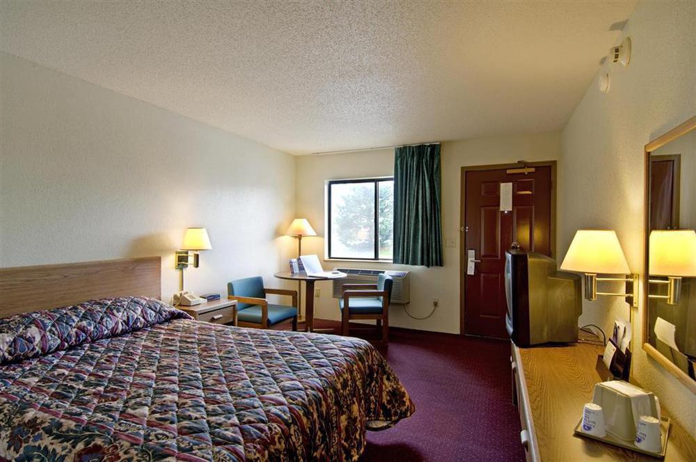 Quality Inn Стритсборо Номер фото