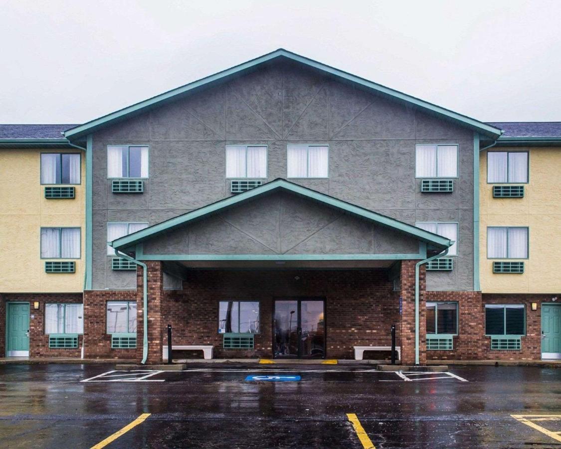 Quality Inn Стритсборо Экстерьер фото