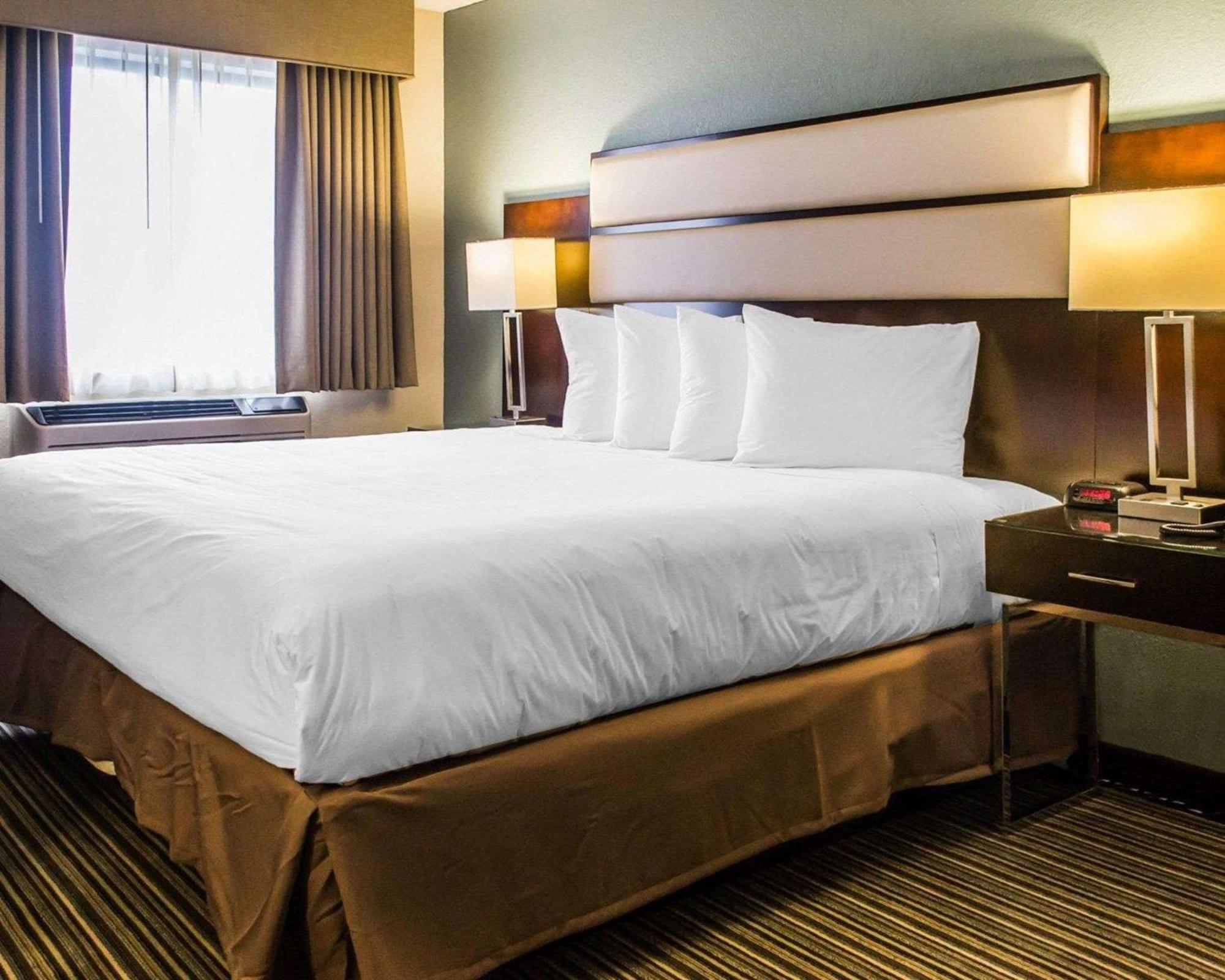 Quality Inn Стритсборо Экстерьер фото