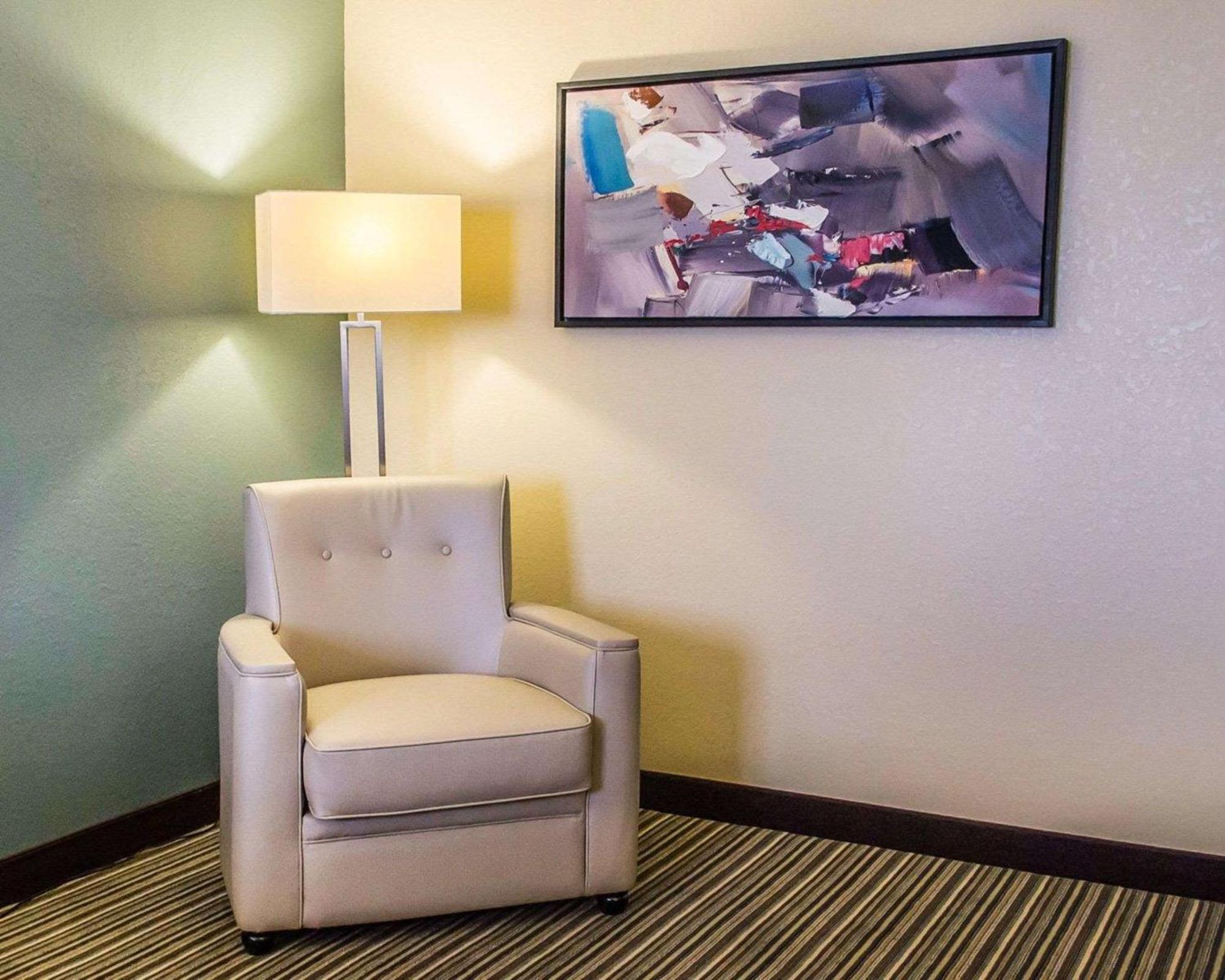 Quality Inn Стритсборо Экстерьер фото