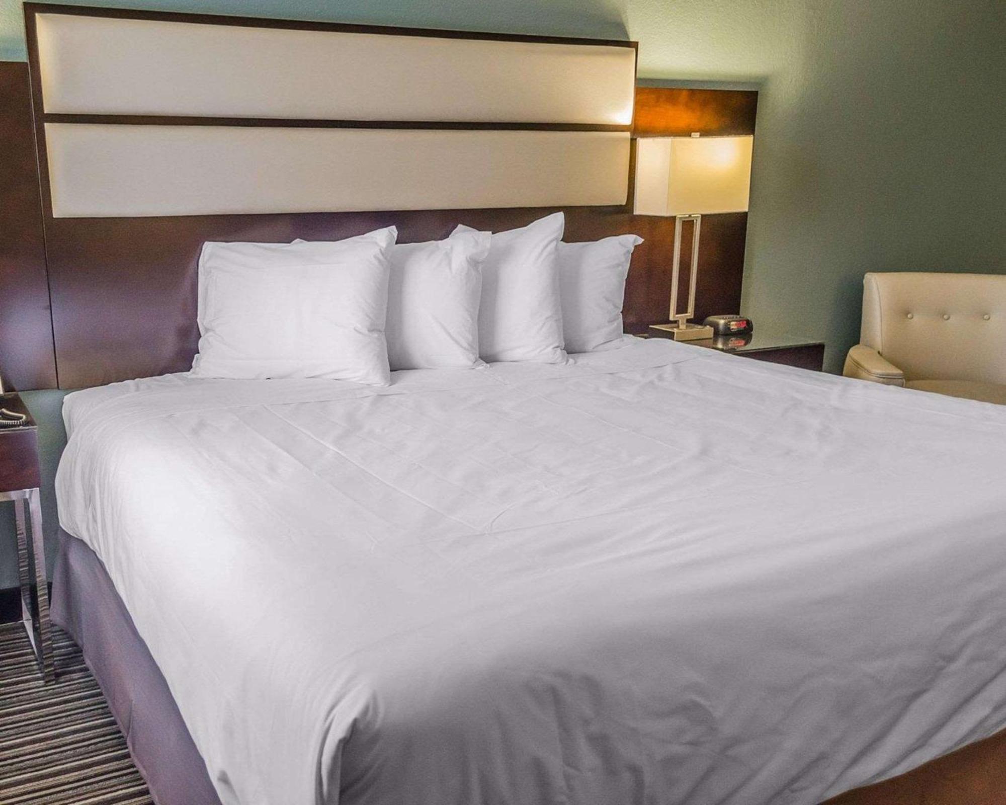 Quality Inn Стритсборо Экстерьер фото