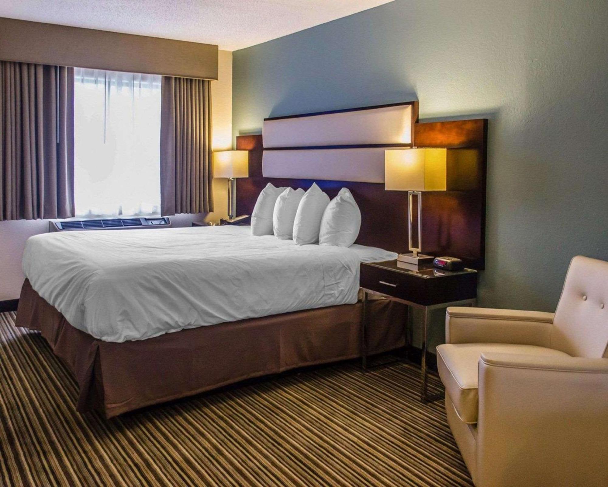 Quality Inn Стритсборо Экстерьер фото