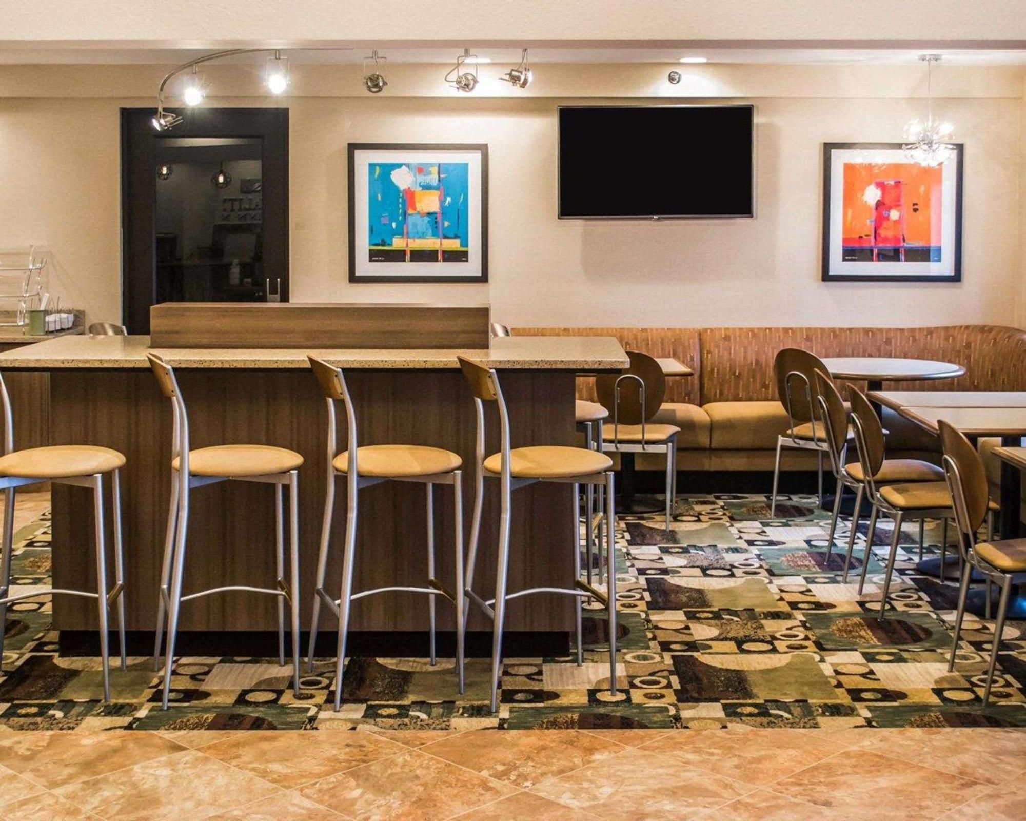 Quality Inn Стритсборо Экстерьер фото