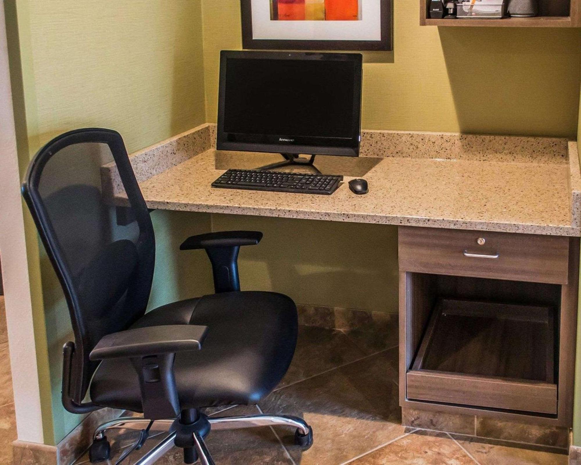 Quality Inn Стритсборо Экстерьер фото