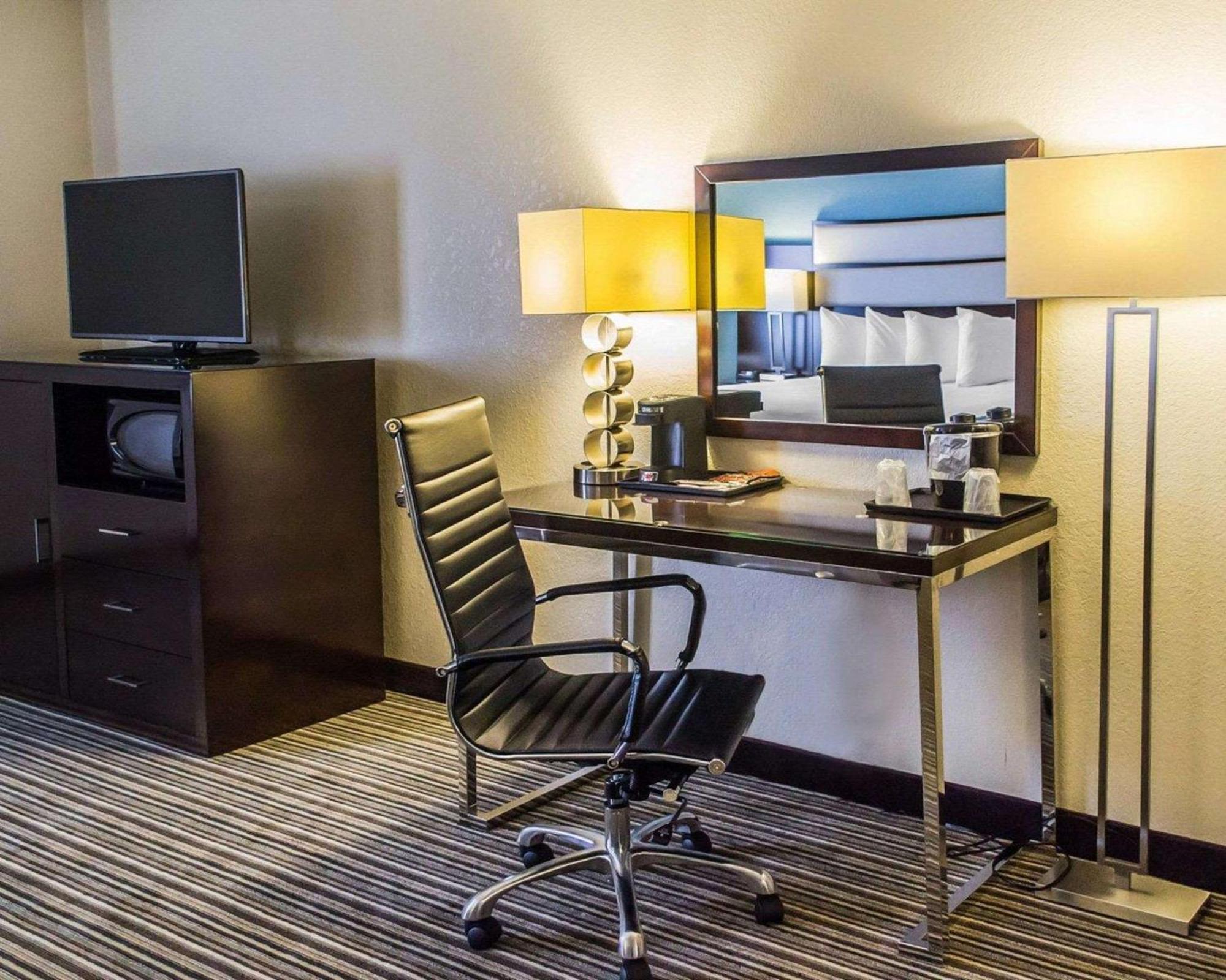 Quality Inn Стритсборо Экстерьер фото