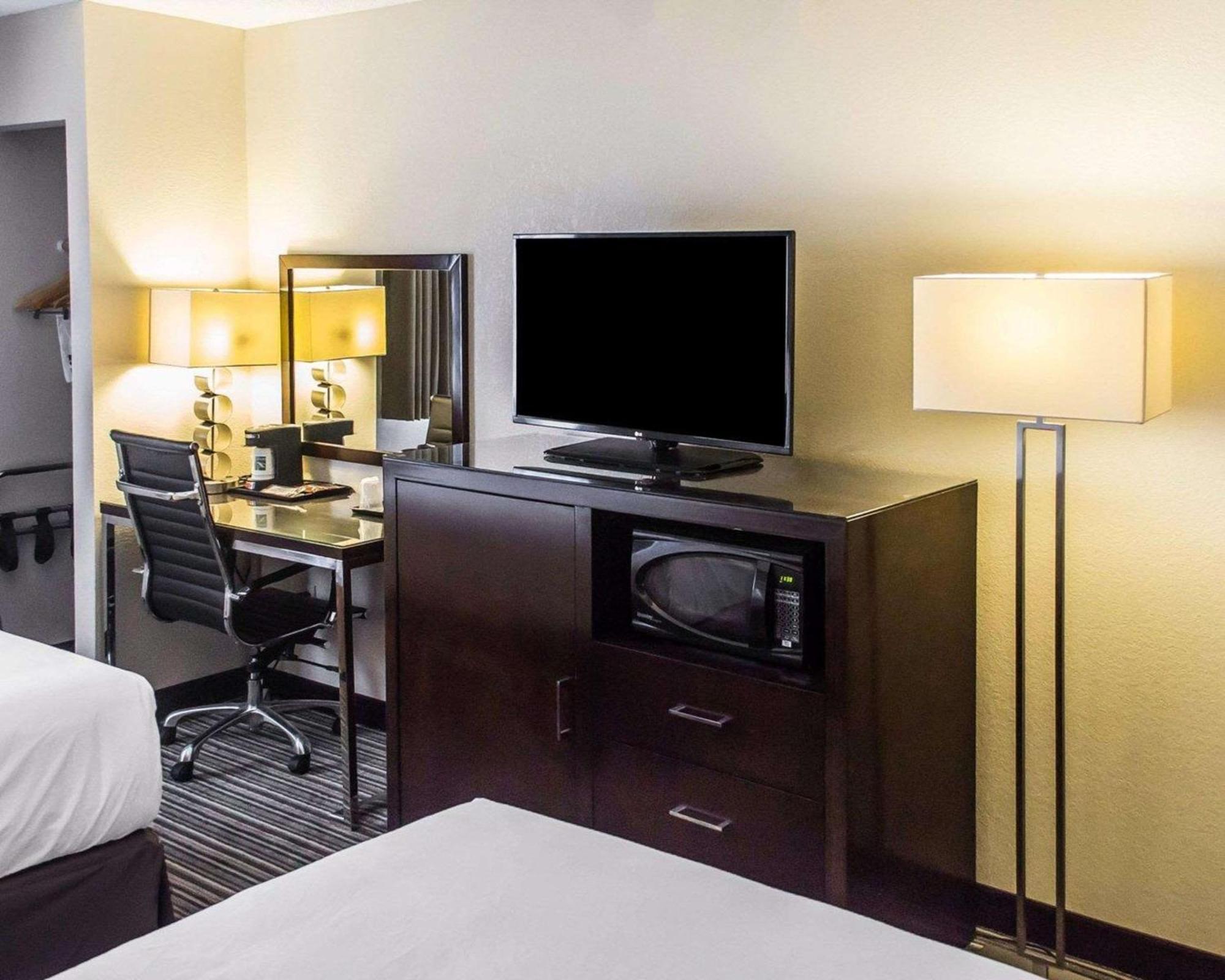 Quality Inn Стритсборо Экстерьер фото