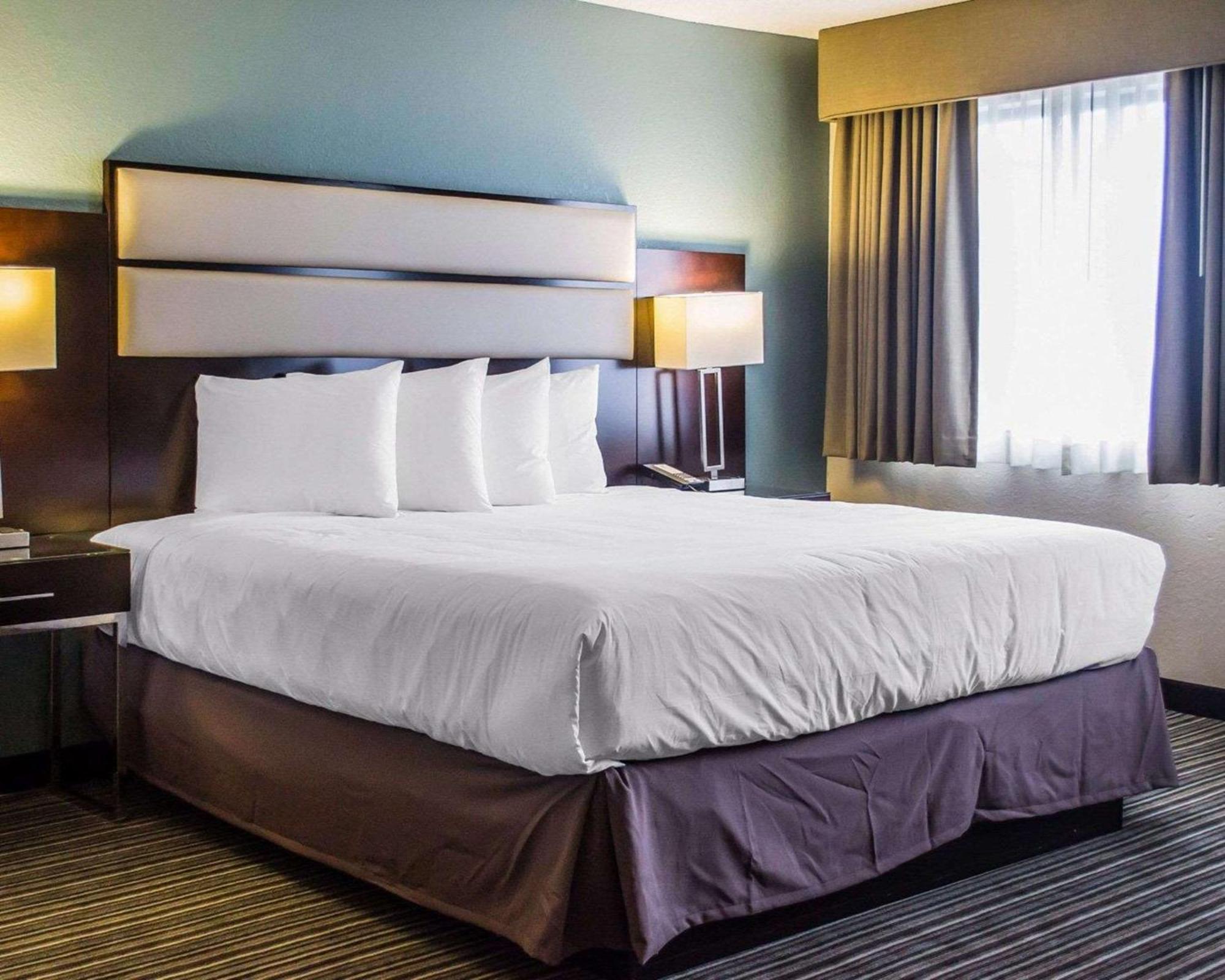 Quality Inn Стритсборо Экстерьер фото