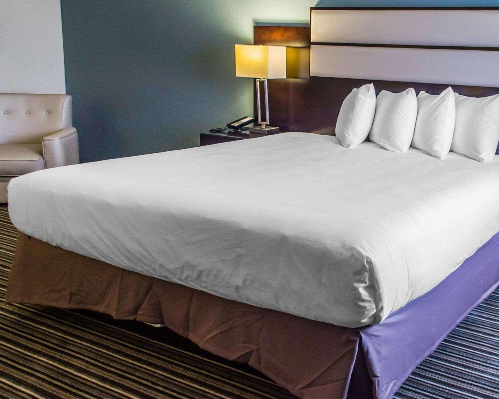 Quality Inn Стритсборо Экстерьер фото