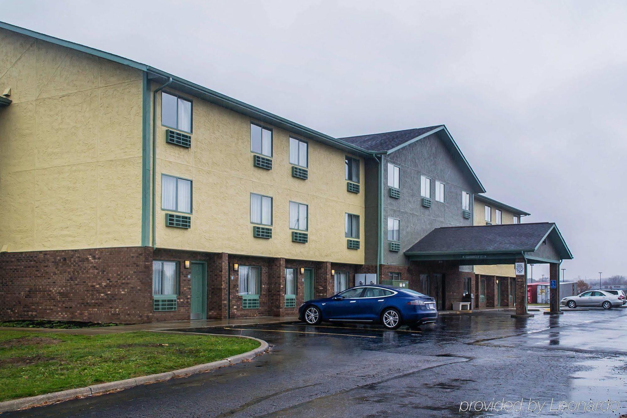 Quality Inn Стритсборо Экстерьер фото