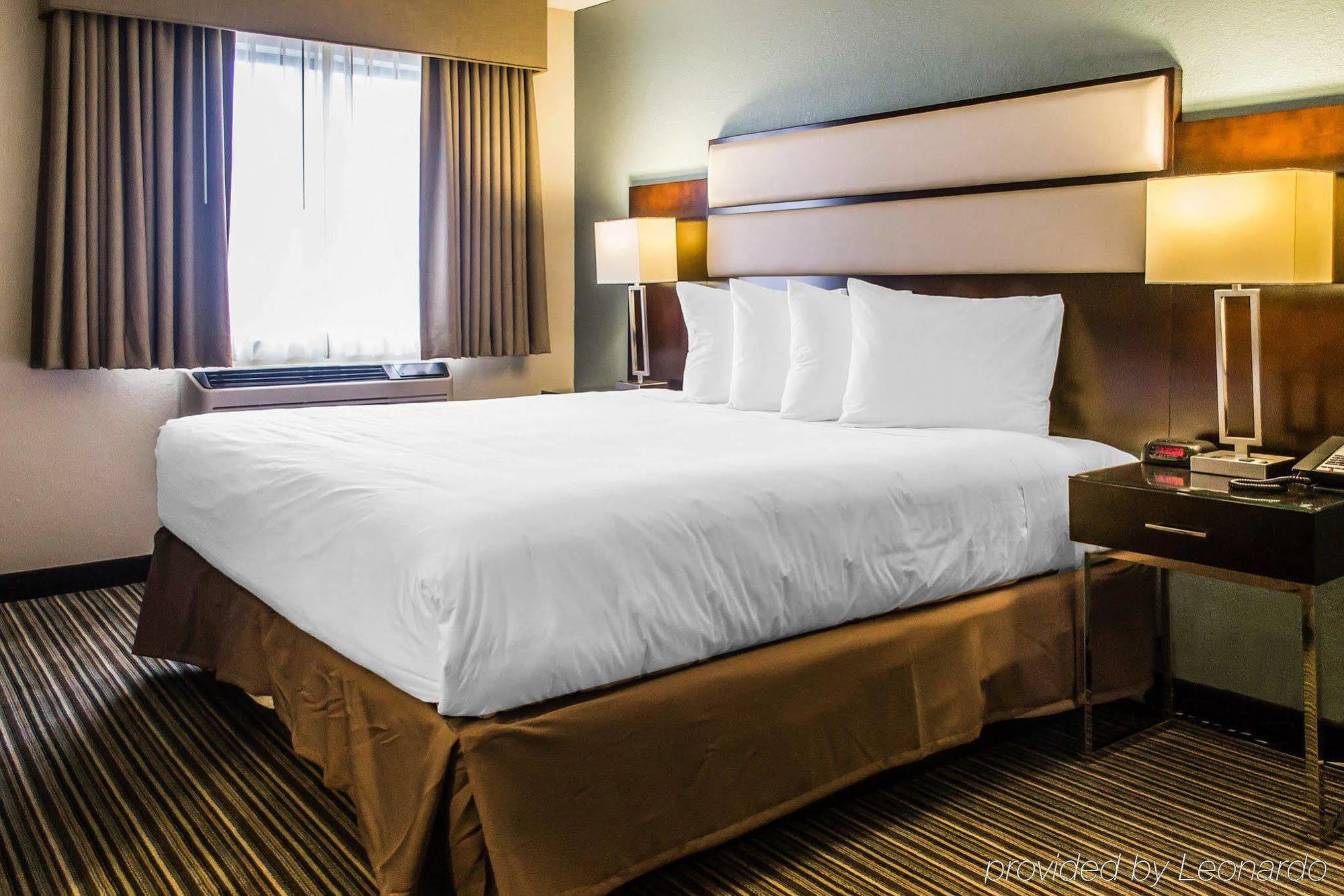 Quality Inn Стритсборо Экстерьер фото