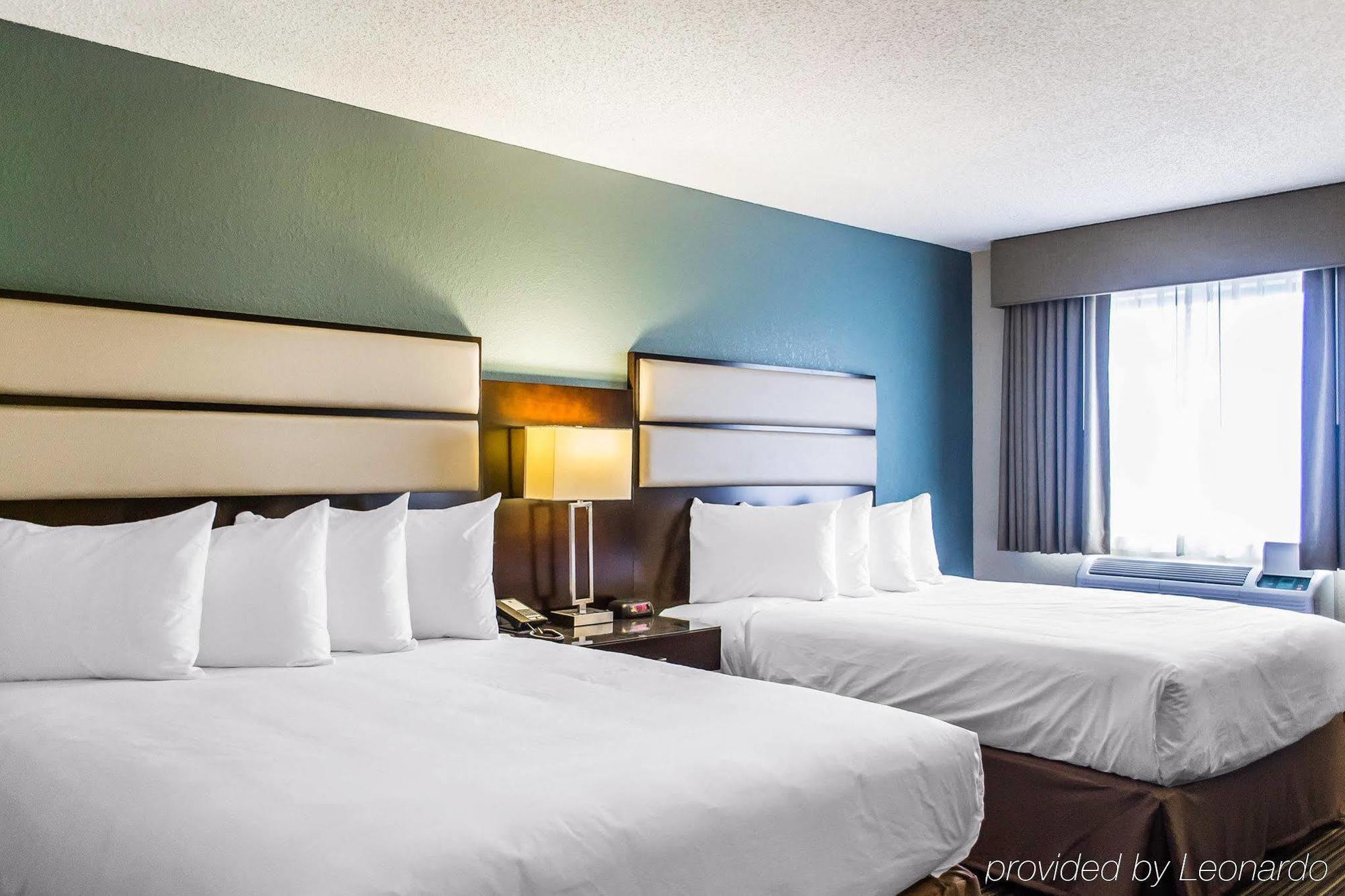 Quality Inn Стритсборо Экстерьер фото
