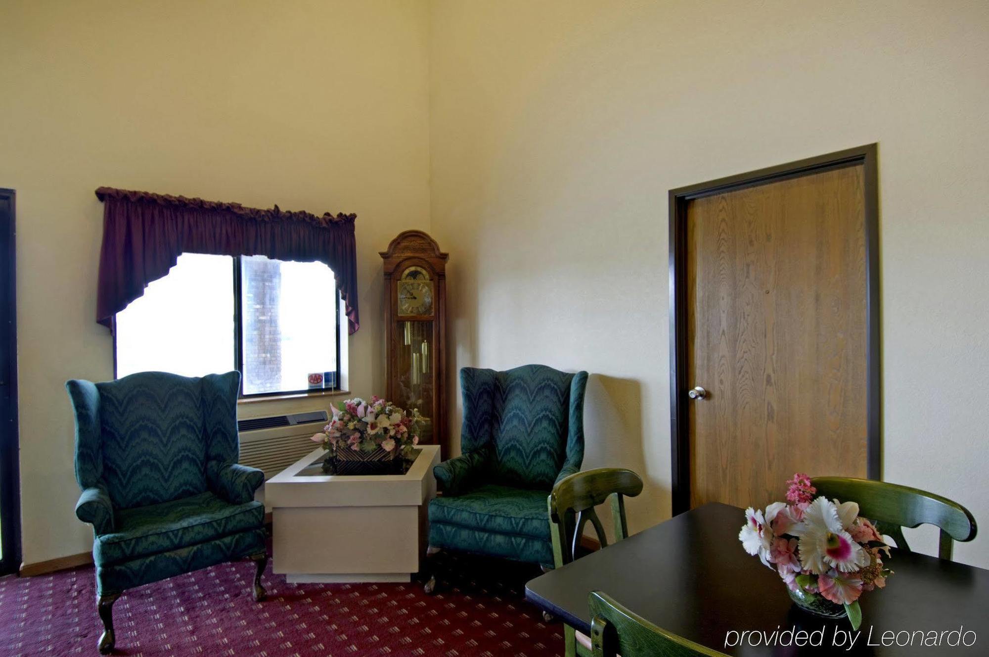 Quality Inn Стритсборо Номер фото