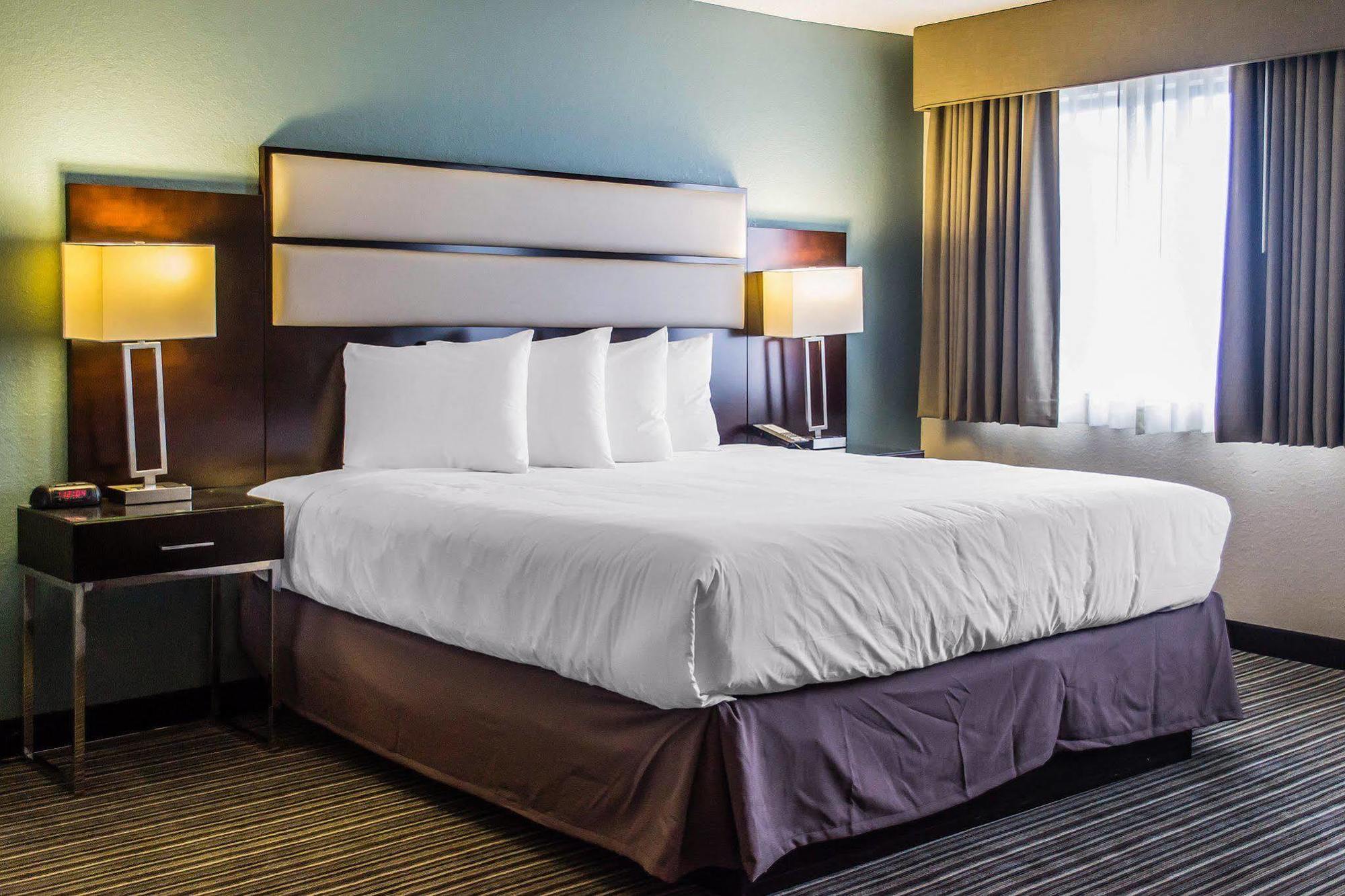 Quality Inn Стритсборо Экстерьер фото