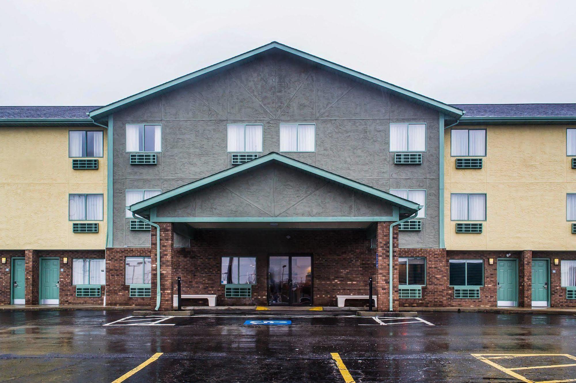 Quality Inn Стритсборо Экстерьер фото